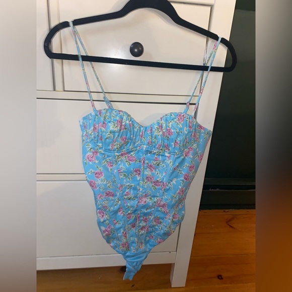 Beautiful Blue Floral Bodysuit from ZARA - Picture 1 of 3